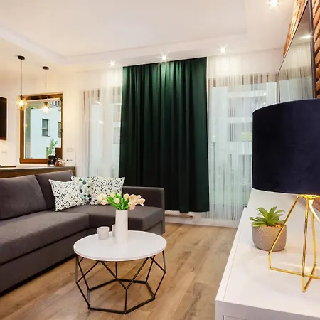 Lux Unique Rzeczypospolitej With Parking By Renters Prestige Apartamento Varsóvia